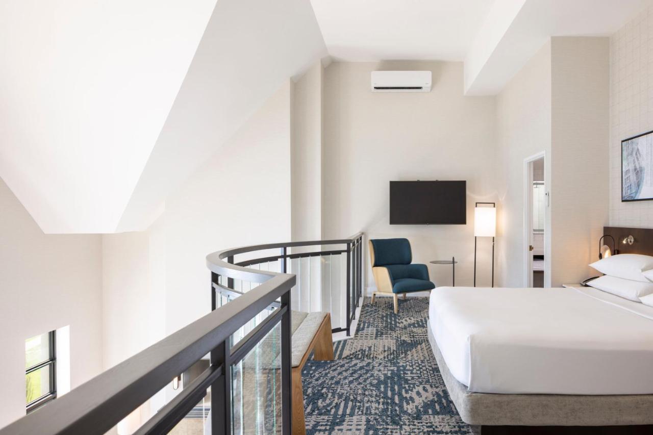 The Presidential Suite, 1 Bedroom Bi-level Suite, Water view